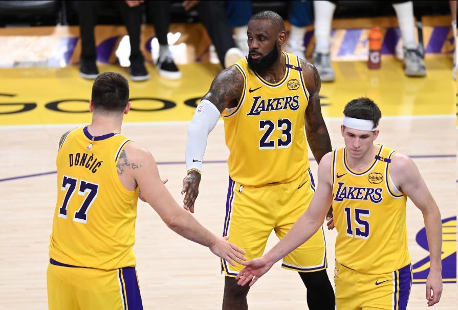 在线竞猜-湖人新赛季轮换出炉！小汤神为何遭弃用？佩林卡需为东詹找优质3D