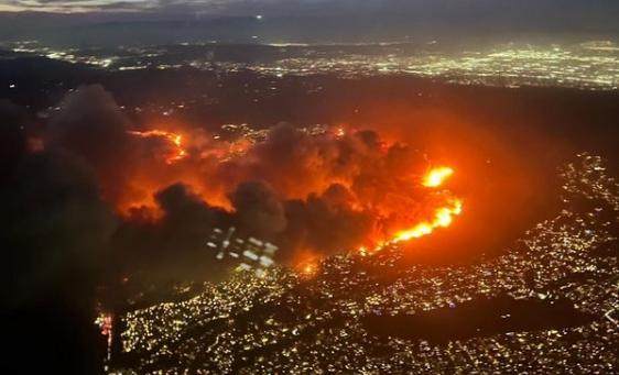 加州山火导致卡椒千万豪宅被毁 科尔90岁母亲避难