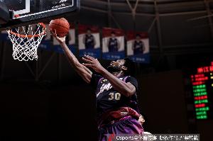 赛事赛程-太全能！达米安-琼斯打满半场10中6拿下15分9板8助 正负值+31