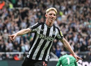 安东尼-戈登：我去年险些离开纽卡，理解伊萨克正在经历的一切